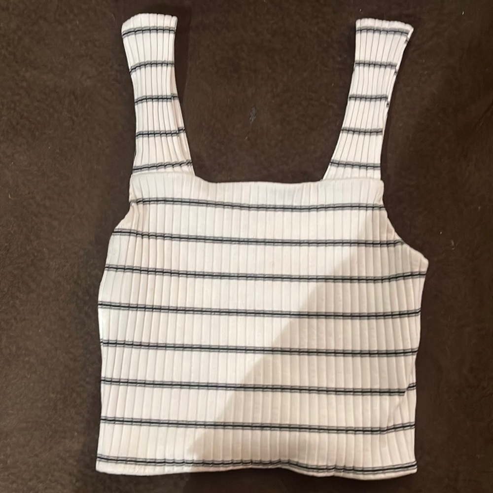Crop Top. White and black stripes.
